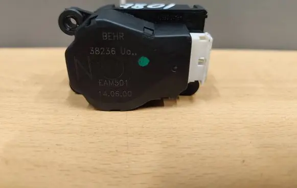 Citroen Xsara Picasso Air flap motor/actuator 38236U EAM501
