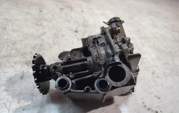 Opel Movano B Oil pump 8200345757