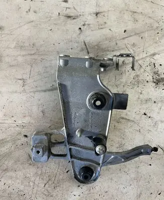 Mercedes-Benz C W204 Air filter cleaner box bracket assembly A6510900041