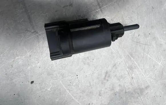 Volkswagen Touran I Brake pedal sensor switch 3B0945511A