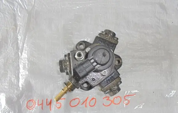 Alfa Romeo Giulietta Fuel injection high pressure pump 0445010305