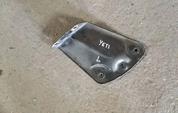 Skoda Yeti (5L) Fender mounting bracket 5L0821141