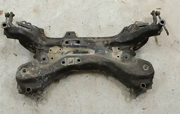 Toyota RAV 4 (XA40) Front subframe 