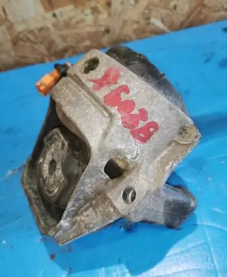 Audi A4 S4 B8 8K Engine mount bracket 8R0199381