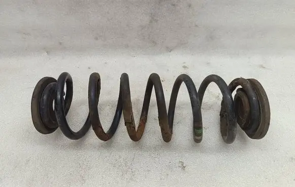 Volkswagen Touran II Rear coil spring
