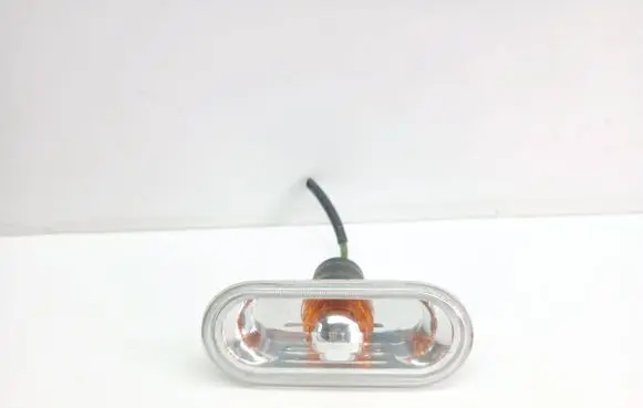 Volkswagen PASSAT B5.5 Front fender indicator light 18A605B