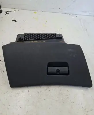 BMW 5 E39 Glove box