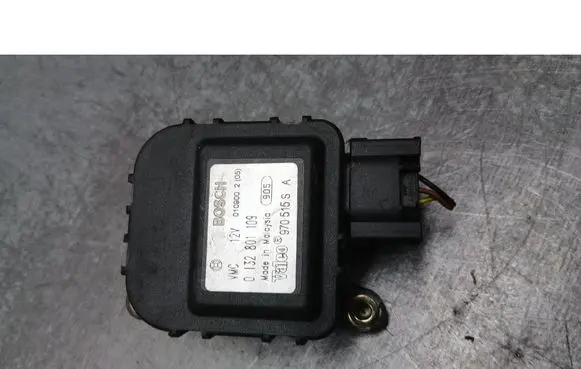 Opel Corsa C Coolant heater control valve 0132801109