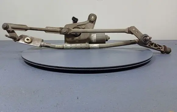 Volvo V70 Front wiper linkage and motor 8624239