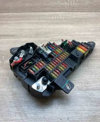 BMW 5 E60 E61 Fuse module 6906588