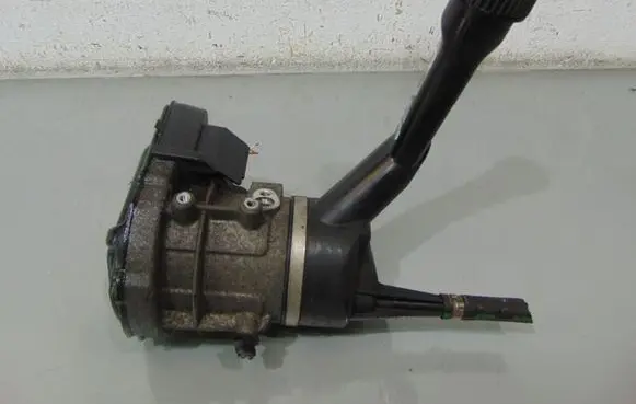 Peugeot 308 Power steering pump 96849791