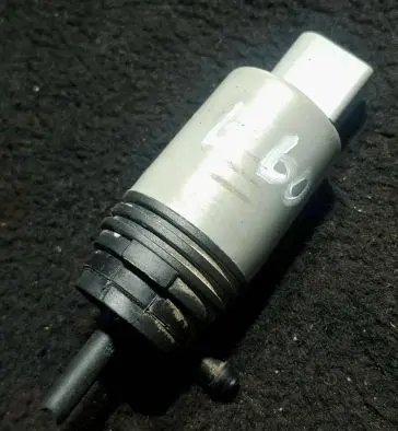 BMW 5 E60 E61 Windscreen/windshield washer pump