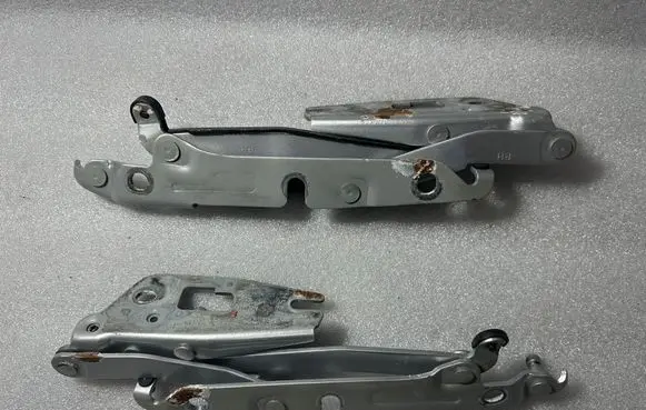 Audi A6 S6 C6 4F Tailgate/trunk/boot hinge 4F5827301 4F5827302