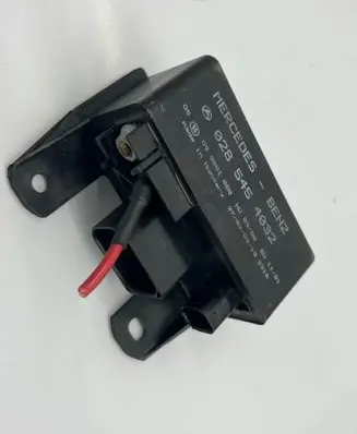 Mercedes-Benz E W211 Glow plug pre-heat relay 0285454032
