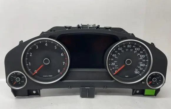 Volkswagen Touareg II Speedometer (instrument cluster) 7P6920980M