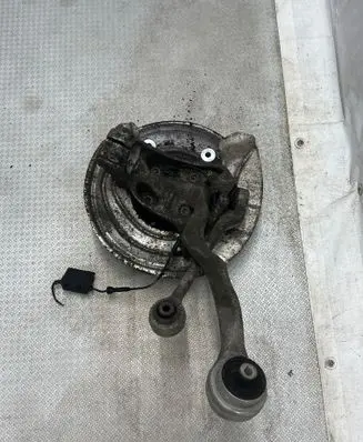 BMW 1 F20 F21 Front wheel hub spindle knuckle 6792286