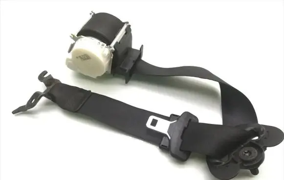 BMW 1 E82 E88 Front seatbelt 9117220