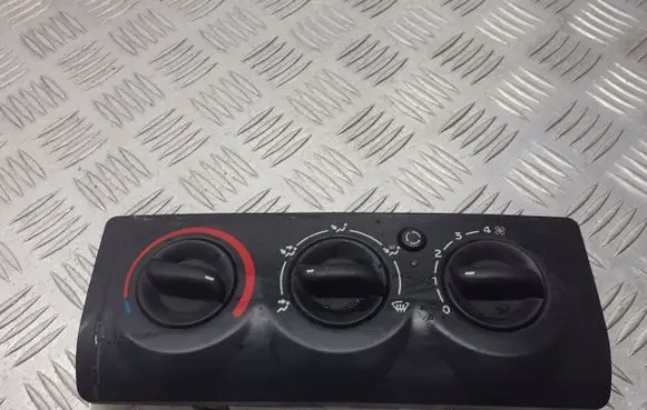 Renault Clio II Interior fan control switch 