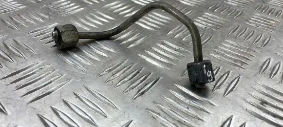 Fuel injector supply line/pipe