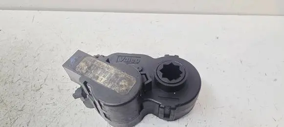 Renault Kadjar Air flap motor/actuator 277325401R