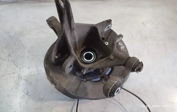 Rear wheel hub
