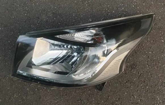 Renault Trafic III (X82) Headlight/headlamp 260605173R