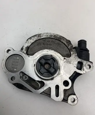 Volkswagen Polo V 6R Vacuum pump 03L145207 03L100D
