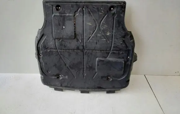Volkswagen Multivan T5 Engine splash shield/under tray 7E0805685A