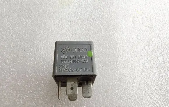 Audi A6 S6 C5 4B Other relay 8D0951253A PA66GF25 V23134B52X301