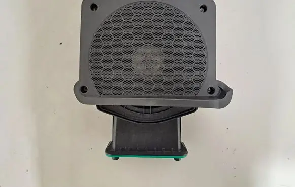 BMW X4 G02 Subwoofer speaker 6811918 6826950