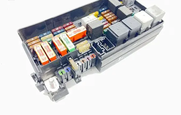 Mercedes-Benz ML W164 Fuse module A1645403072