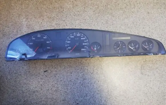 Audi A6 S6 C4 4A Speedometer (instrument cluster) 110902195