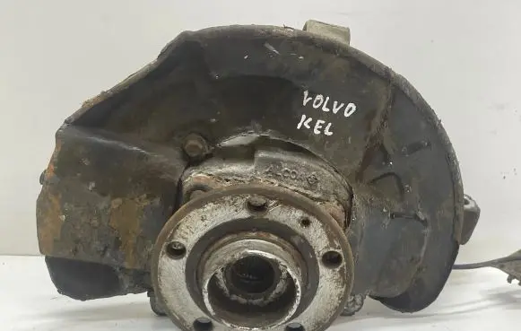 Volvo V70 Front wheel hub 9461944
