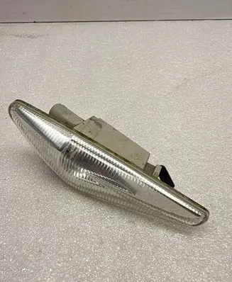 BMW X6 E71 Front fender indicator light 7171007 135V07W 0218100