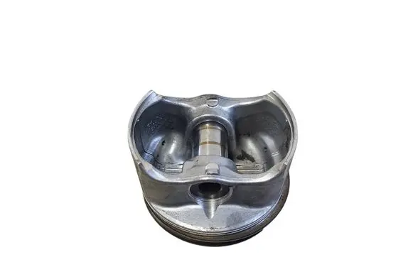 Volkswagen Golf V Piston 0000
