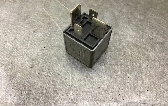 Audi A6 S6 C6 4F Other relay 8D0951253 V23134J52X300