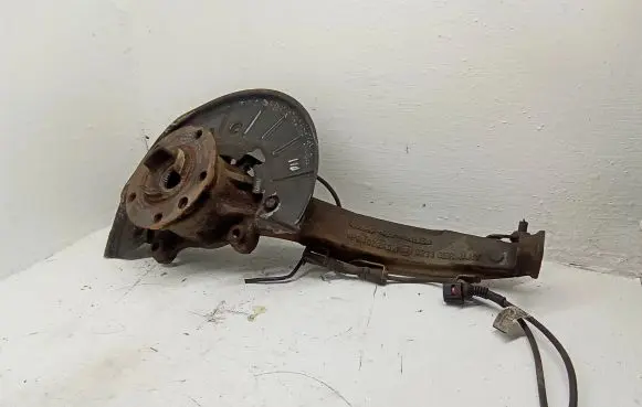 Volkswagen Touareg II Front wheel hub spindle knuckle 7P6407246A