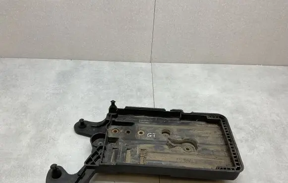 Volkswagen Golf VII Battery tray 5Q0915321G