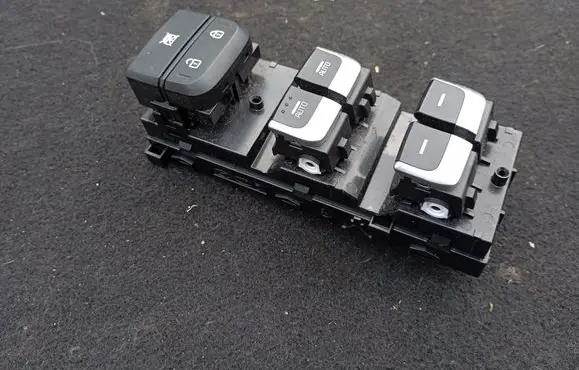 KIA Niro Electric window control switch 93570G5240
