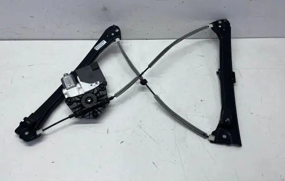 Volkswagen PASSAT B8 USA Front door window regulator with motor 561837462D