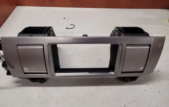 Jaguar XF X250 Dash center air vent grill 8X2319K617AH 8X2319K617BH