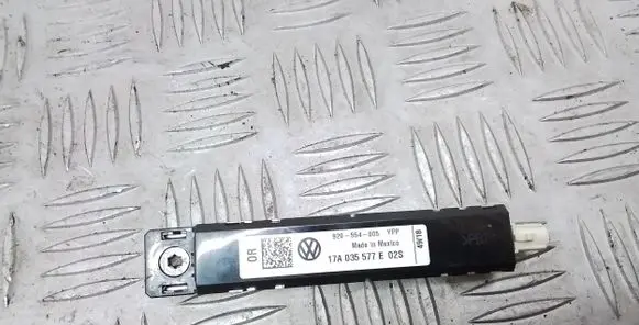Volkswagen Jetta USA Aerial antenna amplifier 17A035577E