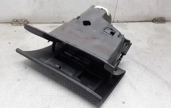 Peugeot 407 Glove box