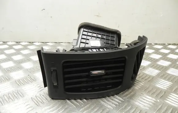 Hyundai i30 Rear air vent grill U0468448 T7183