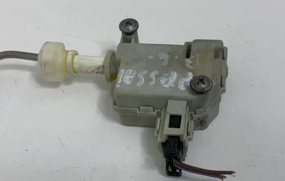 Fuel tank cap lock motor