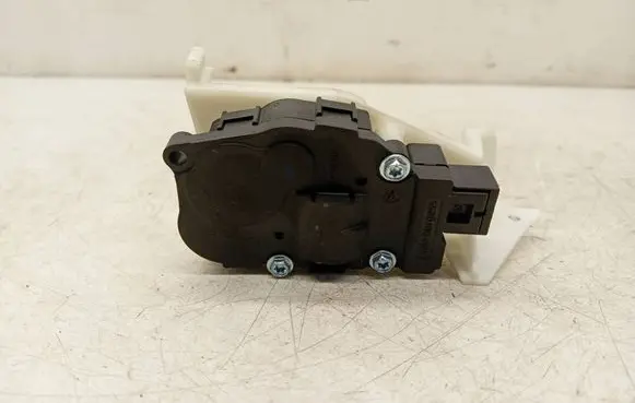 Audi A4 S4 B8 8K Air flap motor/actuator K9749006 5EB430 11042011