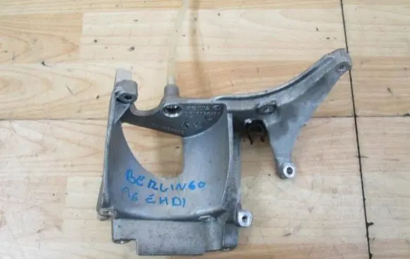 Citroen Berlingo Engine mount bracket