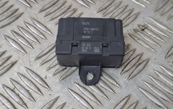 Toyota Avensis T250 Seat heating relay 875010W0100 200420 04523