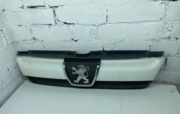 Peugeot Boxer Front grill 1304703070