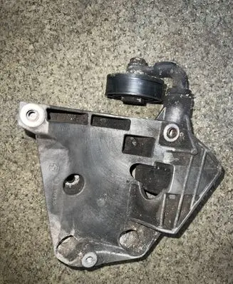 BMW 7 E65 E66 A/C compressor mount bracket 7786708